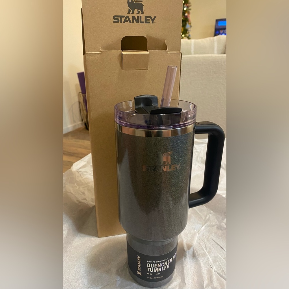 40 oz Midnight Glitz Stanley. Brand new in box